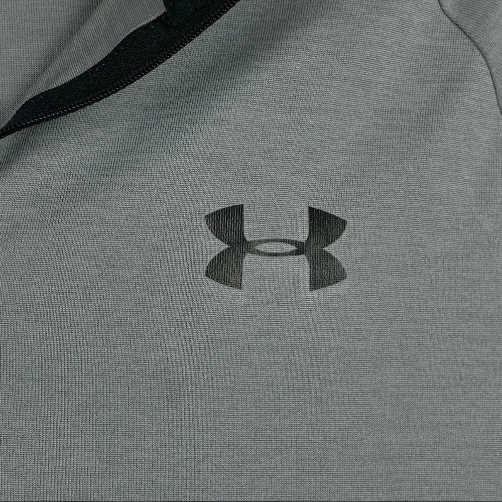 Men's ExcCond Under Armour 1/4 Zip Loose Fit Heat Gear‎ Grey Pullover Small
